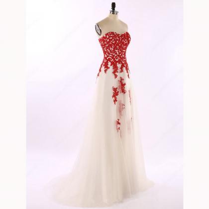 Lace Appliques Sweetheart Floor Length Tulle..