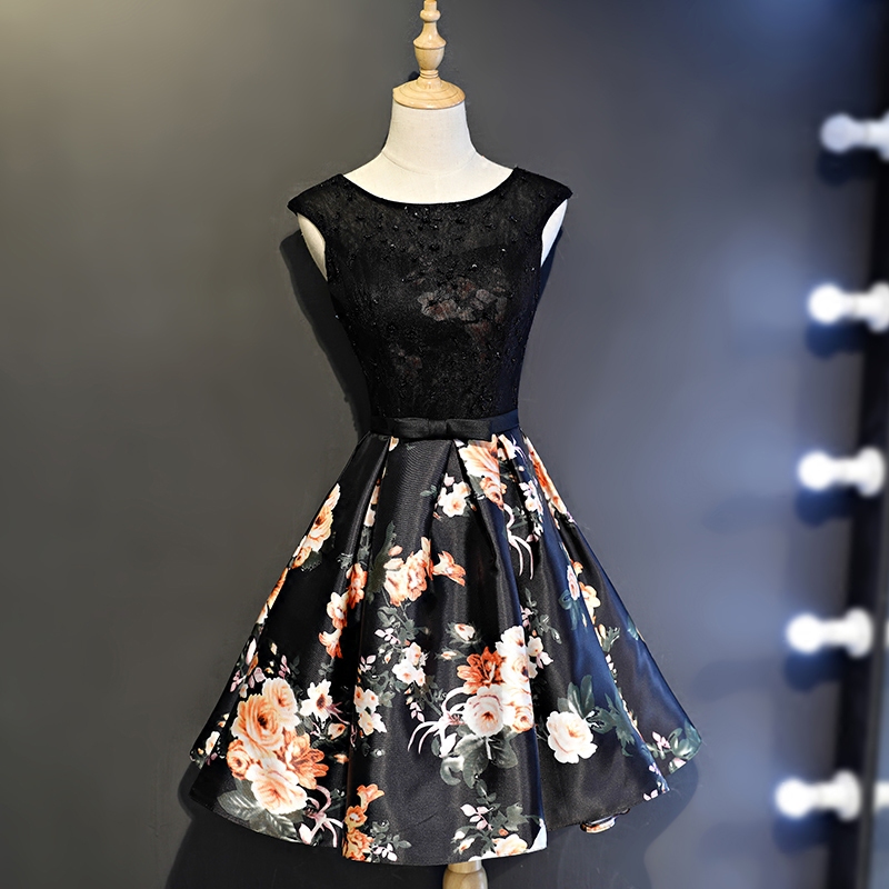 Black A-line Short Scoop Neck Appliques Lace Satin Homecoming Dresses